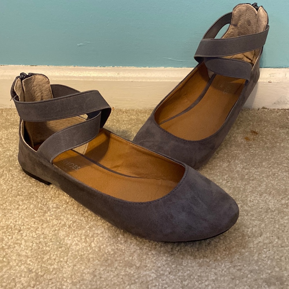 Grey ballet flats